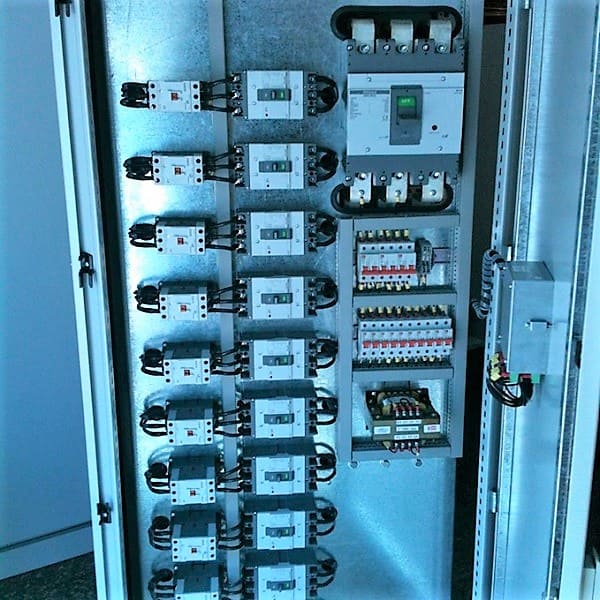 INSTALACIÓN DE BANCO DE CONDENSADORES